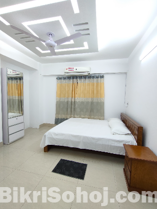 Rent Luxurious 3 Bedroom Serviced Apartment